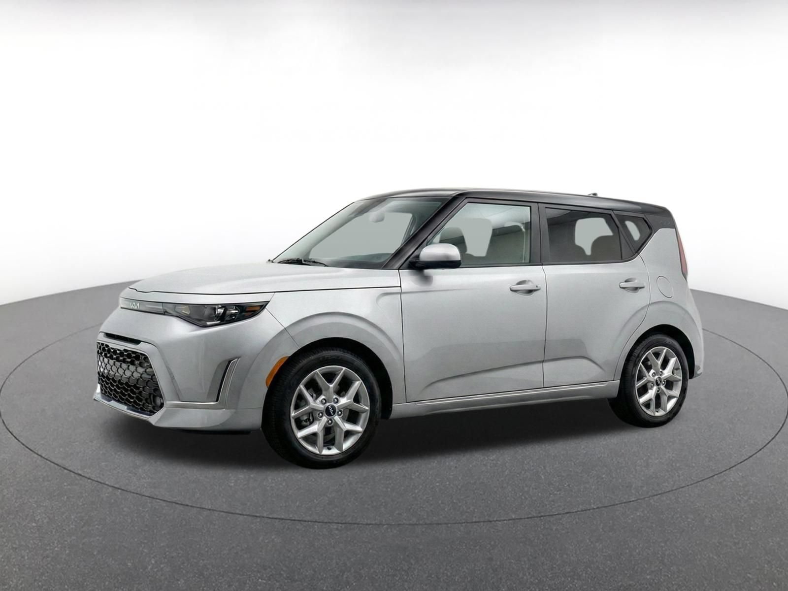 Used 2025 Kia Soul LX w/ LX Technology Package FWD image 3