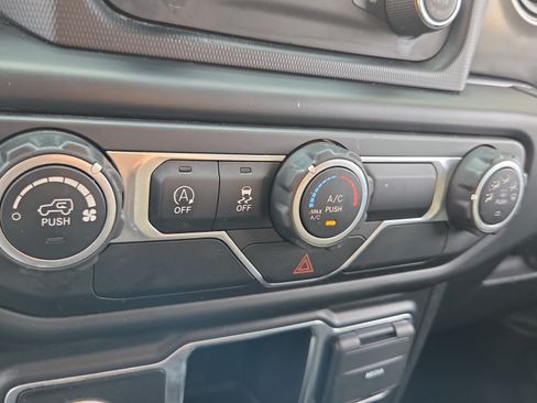 Used 2021 Jeep Wrangler Sport AWD/4WD image 18