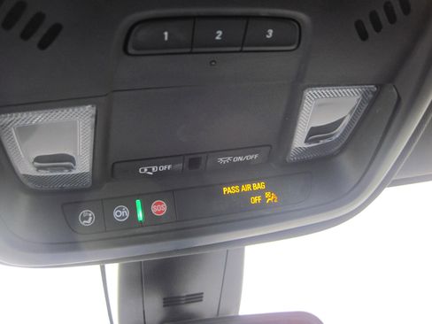 Used 2022 Chevrolet Traverse LT image 21