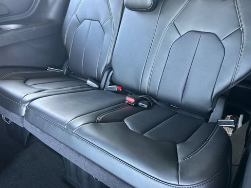 New 2027 Chrysler Pacifica Select FWD image 14