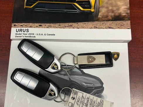Used 2019 Lamborghini Urus AWD/4WD image 44