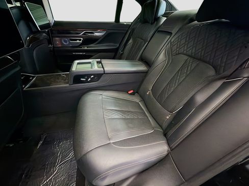 Used 2016 BMW 750i RWD image 13