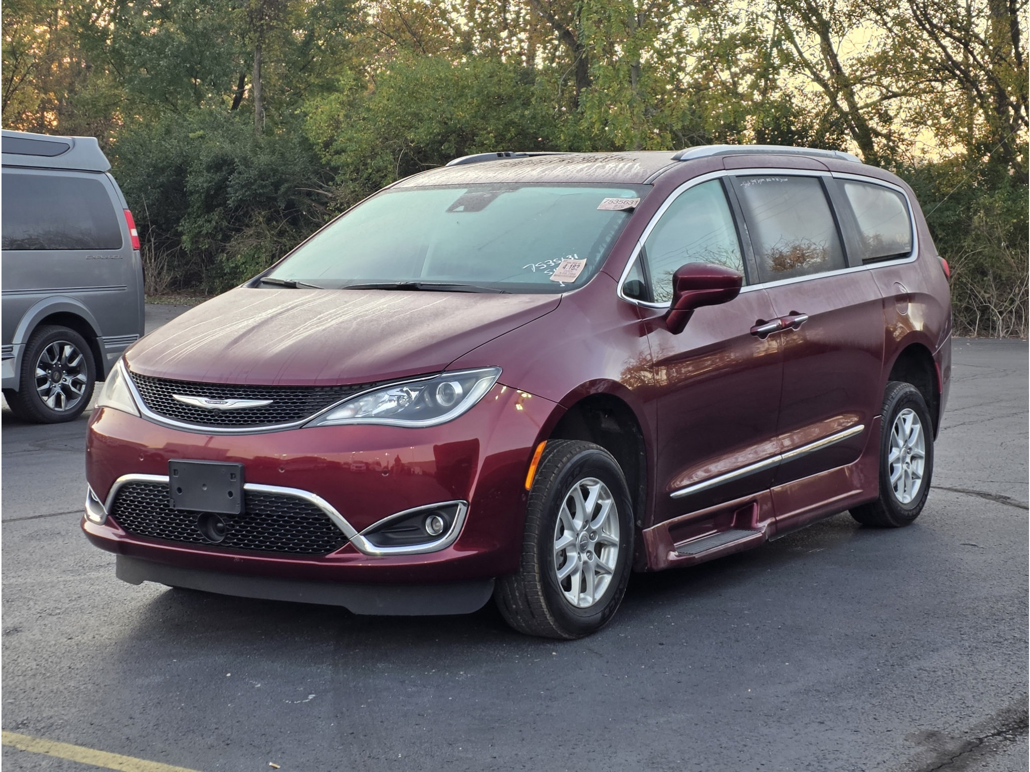 Used 2020 Chrysler Pacifica Touring-L w/ Advanced Safetytec Group FWD image 5