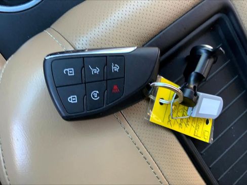 Used 2021 Chevrolet Tahoe Premier w/ Premium Package image 12