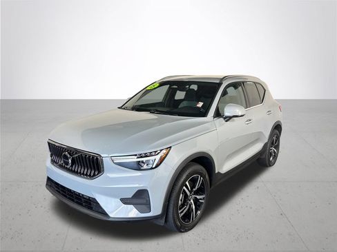 Used 2025 Volvo XC40 B5 Core AWD/4WD image 2