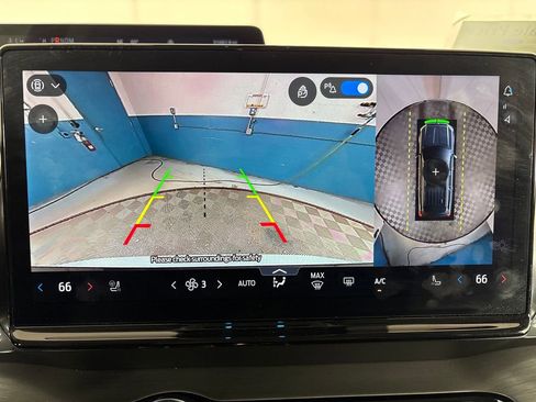 Certified 2025 Ford Expedition Platinum image 25