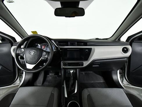 Used 2017 Toyota Corolla L image 18