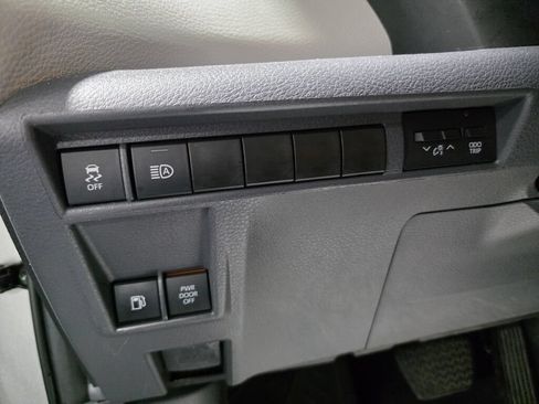 Used 2023 Toyota Sienna XLE AWD/4WD image 18