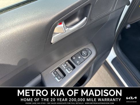 Used 2022 Kia Sportage LX AWD/4WD image 12