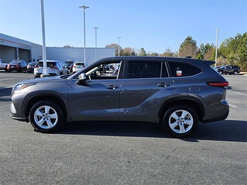 Certified 2023 Toyota Highlander L image 4
