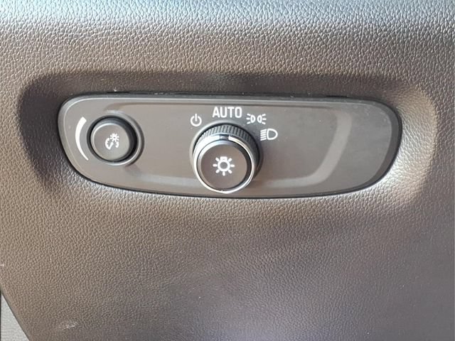 Used 2023 Chevrolet Traverse LT FWD image 17