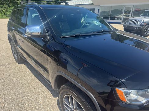 Used 2018 Jeep Grand Cherokee Limited AWD/4WD image 17