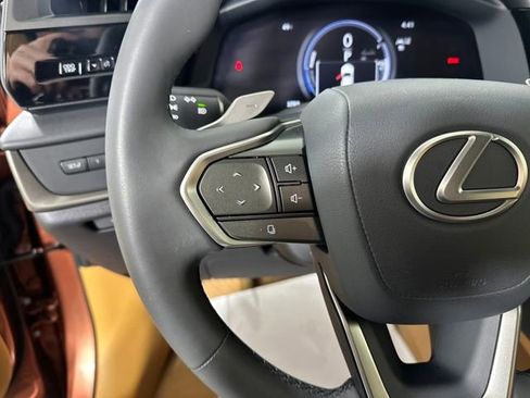 Used 2025 Lexus RZ 450e image 15