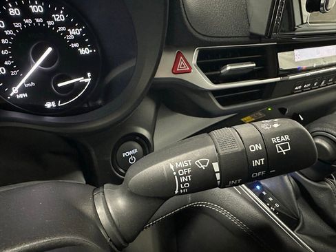 Used 2025 Toyota Sienna LE image 23