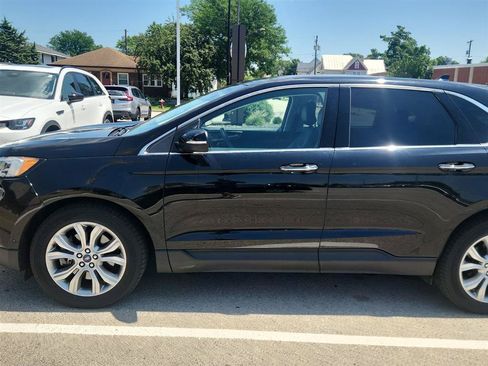 Used 2019 Ford Edge Titanium w/ Equipment Group 301A AWD/4WD image 9