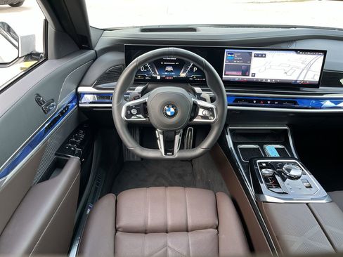 Certified 2025 BMW 740i w/ Premium Package RWD image 21