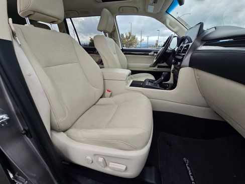 Used 2023 Lexus GX 460 Premium image 11