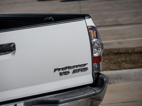 Used 2014 Toyota Tacoma PreRunner w/ SR5 Package image 8