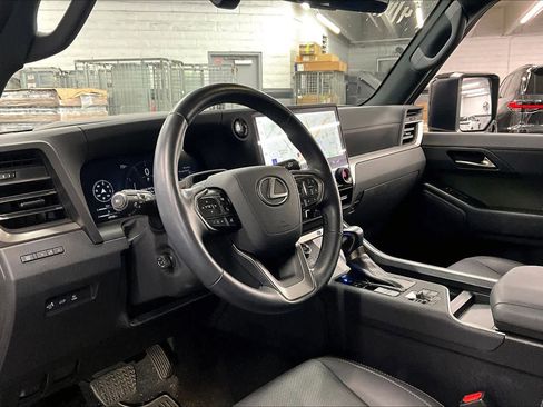 Used 2024 Lexus GX 550 image 17