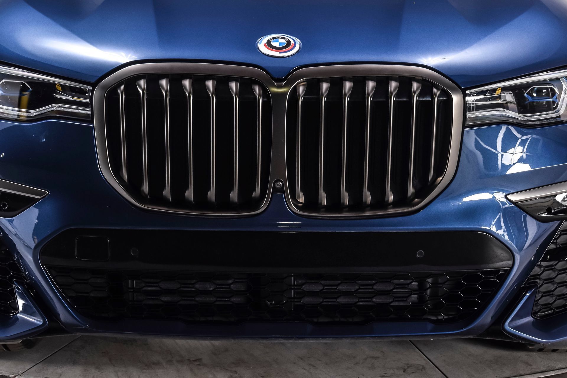 Used 2022 BMW X7 M50i w/ Dynamic Handling Package AWD/4WD image 9