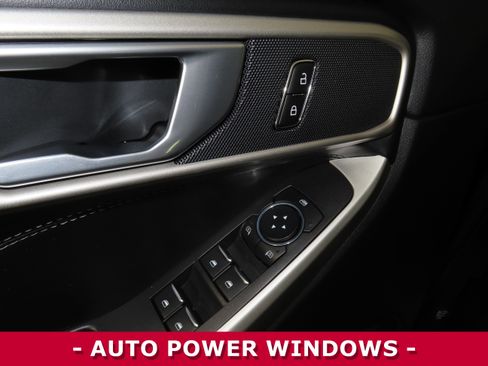 Used 2023 Ford Explorer XLT w/ Equipment Group 202A image 7