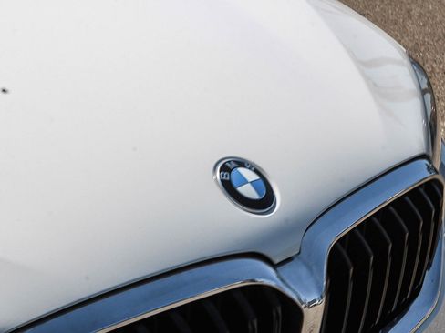 Used 2023 BMW 530i w/ Convenience Package RWD image 8
