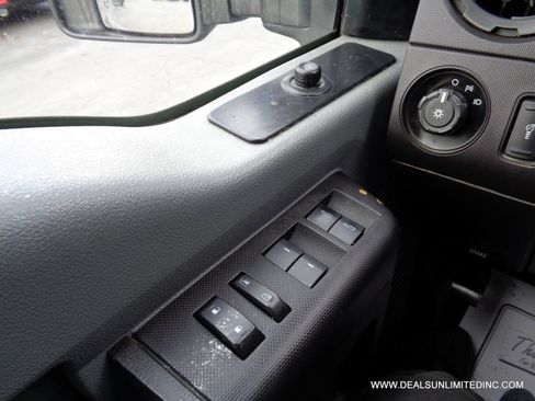 Used 2014 Ford F250 XL w/ Power Equipment Group AWD/4WD image 11