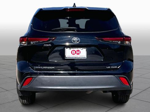 Used 2024 Toyota Highlander XLE image 4