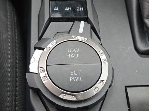 Used 2025 Toyota Tacoma SR5 w/ SR5 Upgrade Package image 9