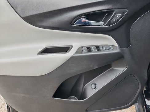 Used 2021 Chevrolet Equinox LT image 12