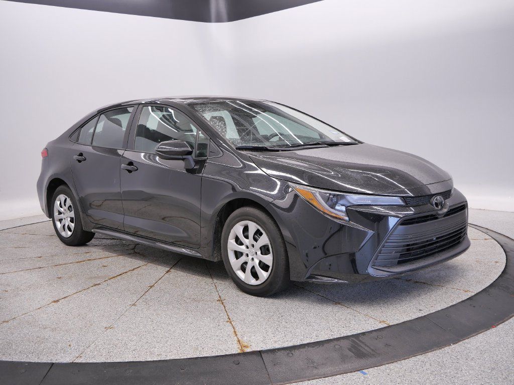 Used 2025 Toyota Corolla LE FWD image 3