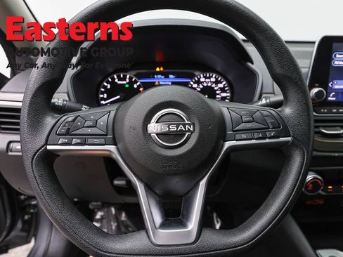 Used 2024 Nissan Altima 2.5 SV FWD image 10