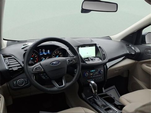 Used 2019 Ford Escape Titanium image 9