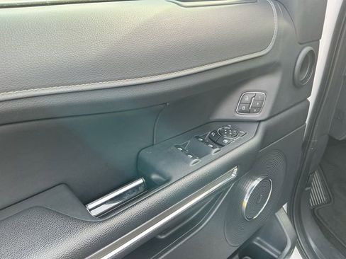 Used 2024 Ford Expedition XLT image 11