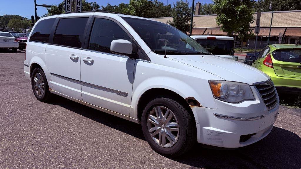 Used 2010 Chrysler Town & Country Touring FWD image 2