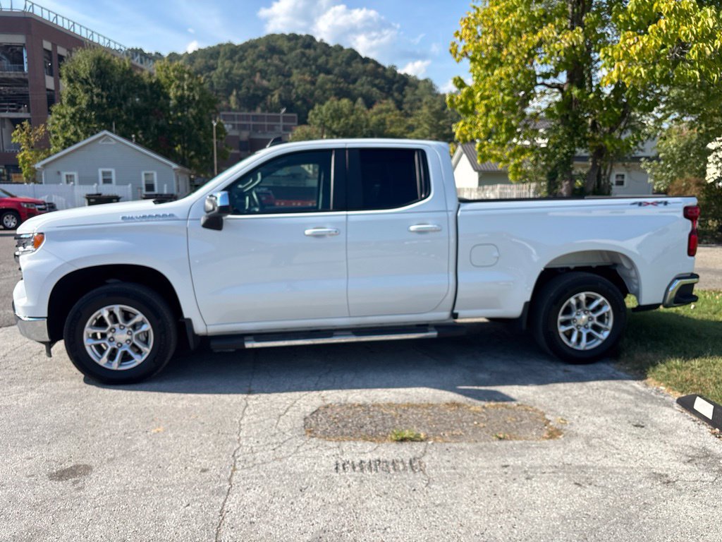 Used 2024 Chevrolet Silverado 1500 LT AWD/4WD image 5