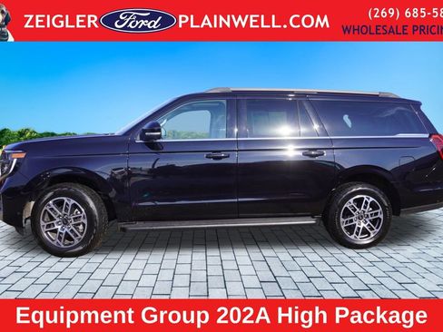 Used 2025 Ford Expedition Max Active image 2