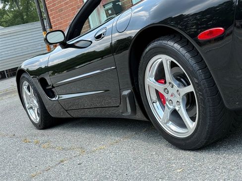 Used 2002 Chevrolet Corvette Convertible w/ Preferred Equipment Group1 image 24