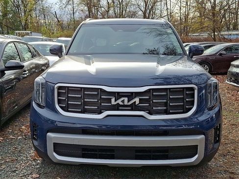 New 2025 Kia Telluride S image 2