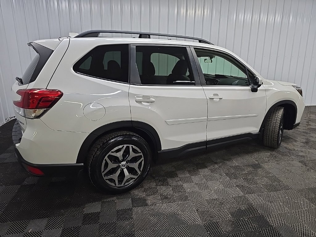 Used 2021 Subaru Forester Premium AWD/4WD image 3