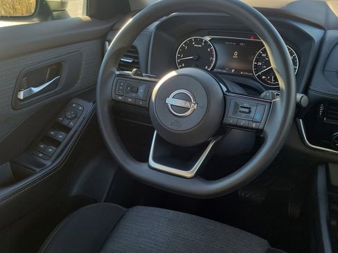 Used 2022 Nissan Rogue SV image 12