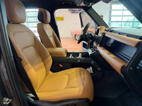 Used 2023 Land Rover Defender 110 image 20
