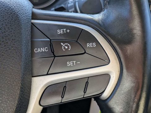 Used 2015 Jeep Cherokee Latitude FWD image 29