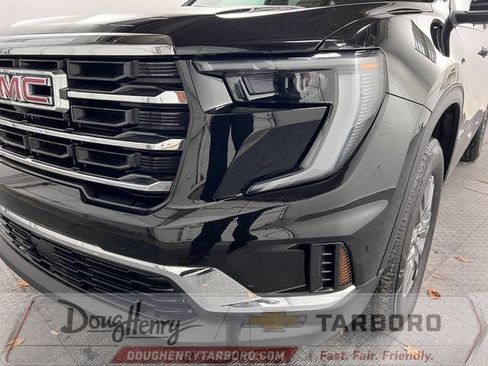 Used 2025 GMC Acadia Elevation FWD image 9