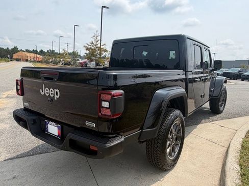 Used 2020 Jeep Gladiator Overland AWD/4WD image 8
