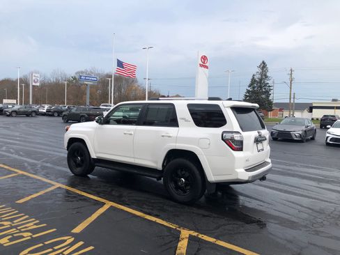 Used 2018 Toyota 4Runner TRD Off-Road Premium image 3