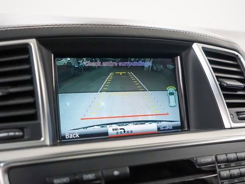 Used 2013 Mercedes-Benz ML 63 AMG 4MATIC image 28