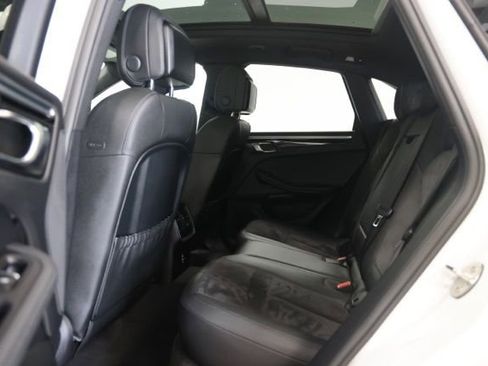 Used 2021 Porsche Macan AWD/4WD image 35