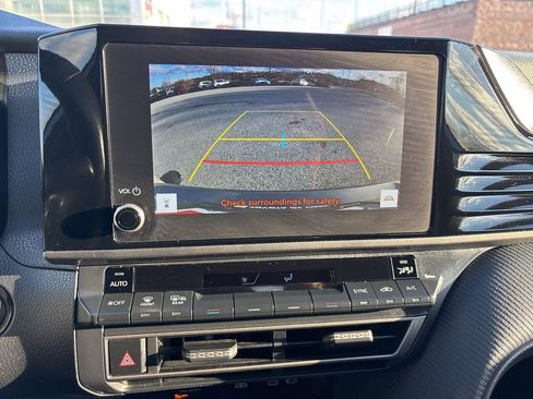 Used 2025 Toyota Camry SE image 16