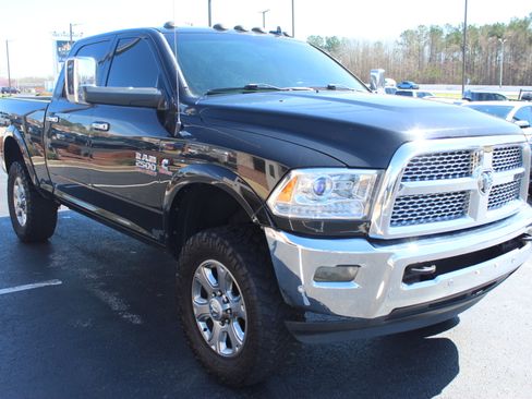 Used 2017 RAM 2500 Laramie w/ Convenience Group image 4